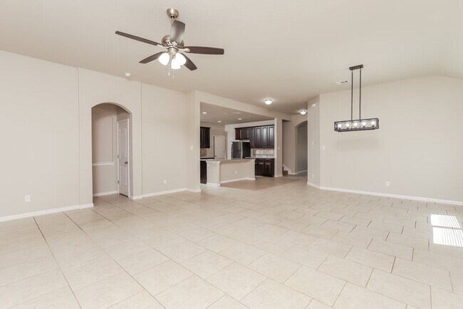 737 Great Cloud Dr New Braunfels, TX 78130 photo 5