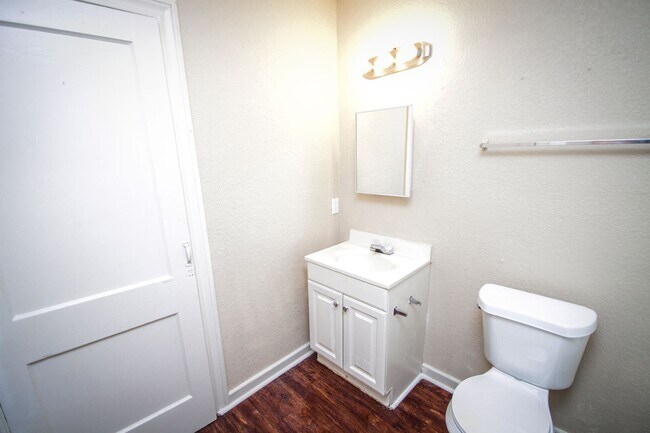 934 Poinsettia St San Antonio, TX 78202 photo 3