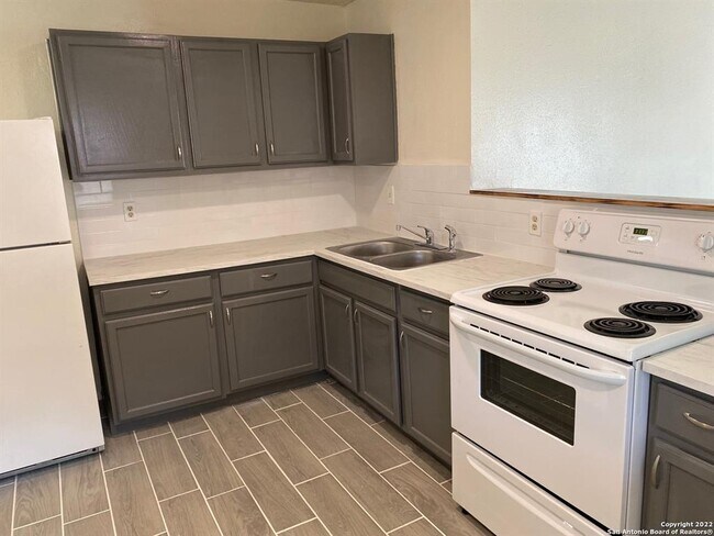 4111 Dakota Sun San Antonio, TX 78244 photo 4