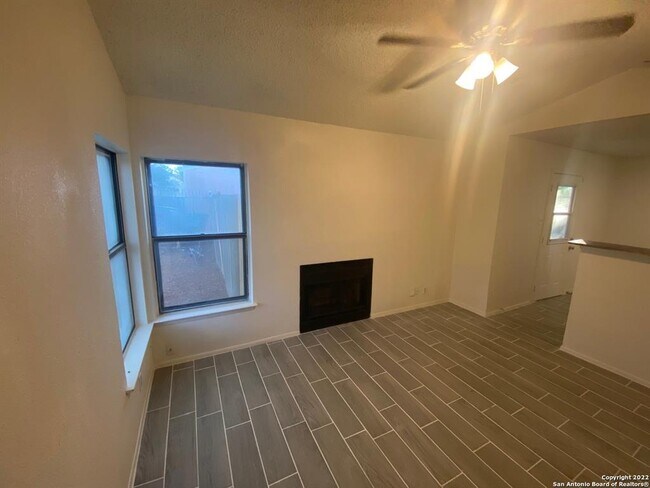4111 Dakota Sun San Antonio, TX 78244 photo 2