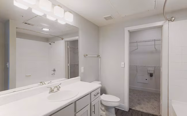 Broadstone Colonnade Apartments photo 5