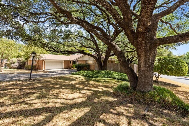 1613 Versailles Road, Fort Worth, TX 76116 photo 2