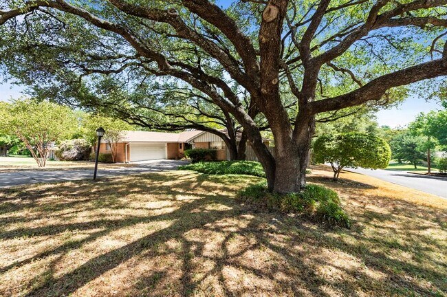 1613 Versailles Road, Fort Worth, TX 76116 photo 3