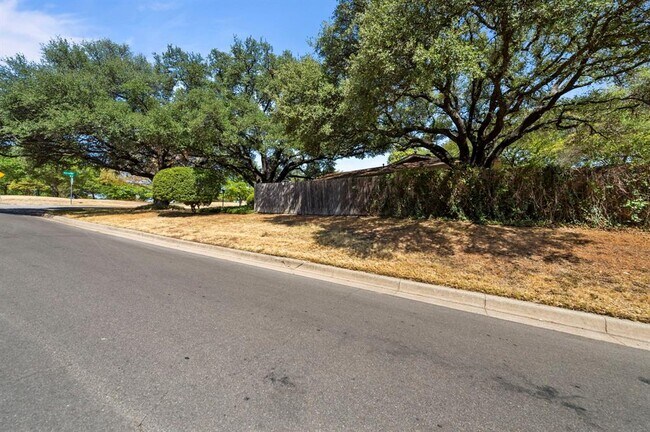 1613 Versailles Road, Fort Worth, TX 76116 photo 5