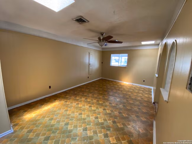5914 Fermi Dr San Antonio, TX 78228 photo 4