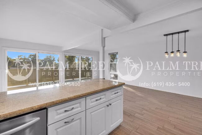 4065 Harrison St Carlsbad, CA 92008 photo 2
