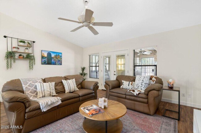 8742 E San Daniel Dr Scottsdale, AZ 85258 photo 3