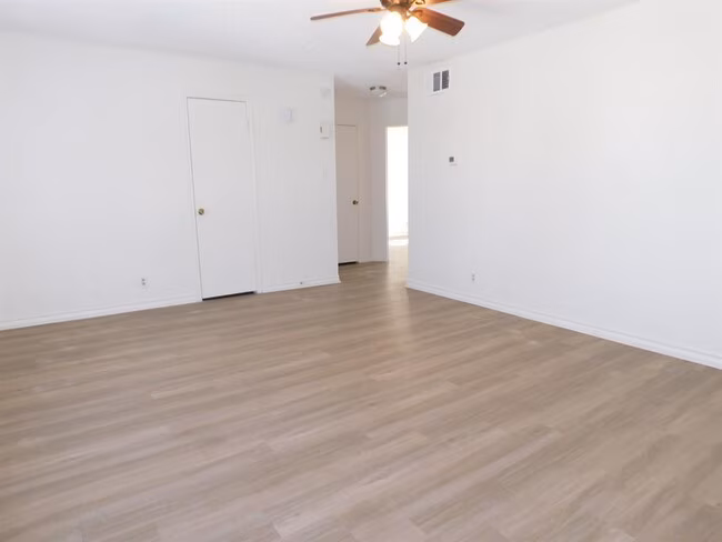 1002SOUTH photo 3