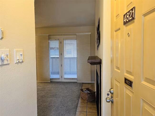 1304 Harwell Dr Arlington, TX 76011 photo 3