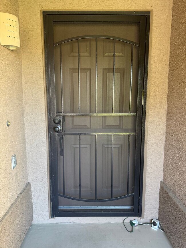 3 BEDROOM HOME IN S CHANDLER photo 5