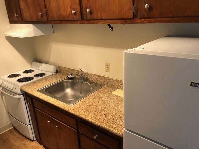 1250 E Street Apartments photo 3
