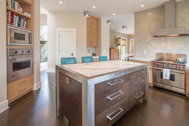 Stunning View Home in Tiburon photo 2