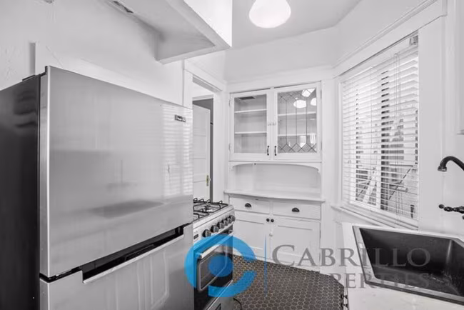 401 Juniper St San Diego, CA 92101 photo 5