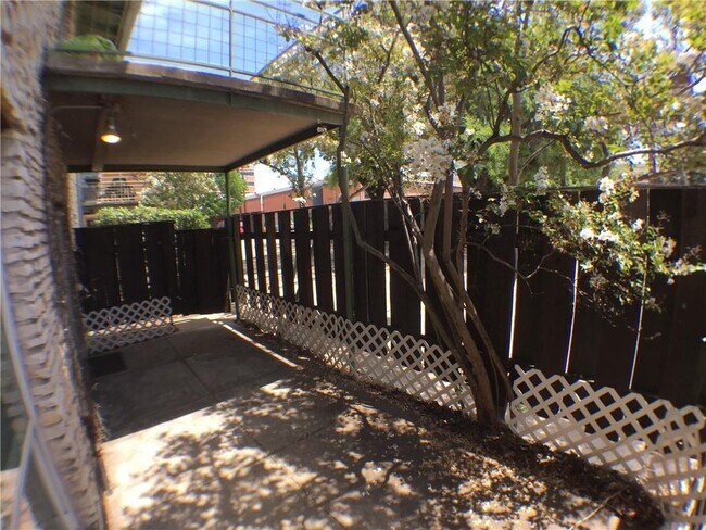 2800 Cole St Austin, TX 78705 photo 2