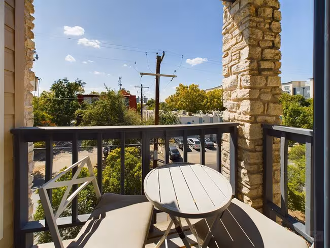 711 W 21st St Austin, TX 78705 photo 5