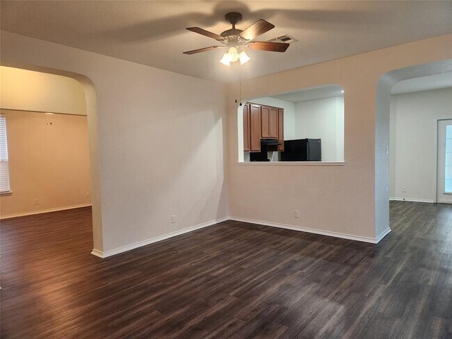 205 Beech Dr Kyle, TX 78640 photo 2
