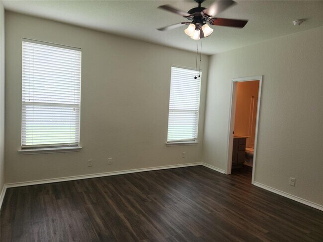 205 Beech Dr Kyle, TX 78640 photo 4