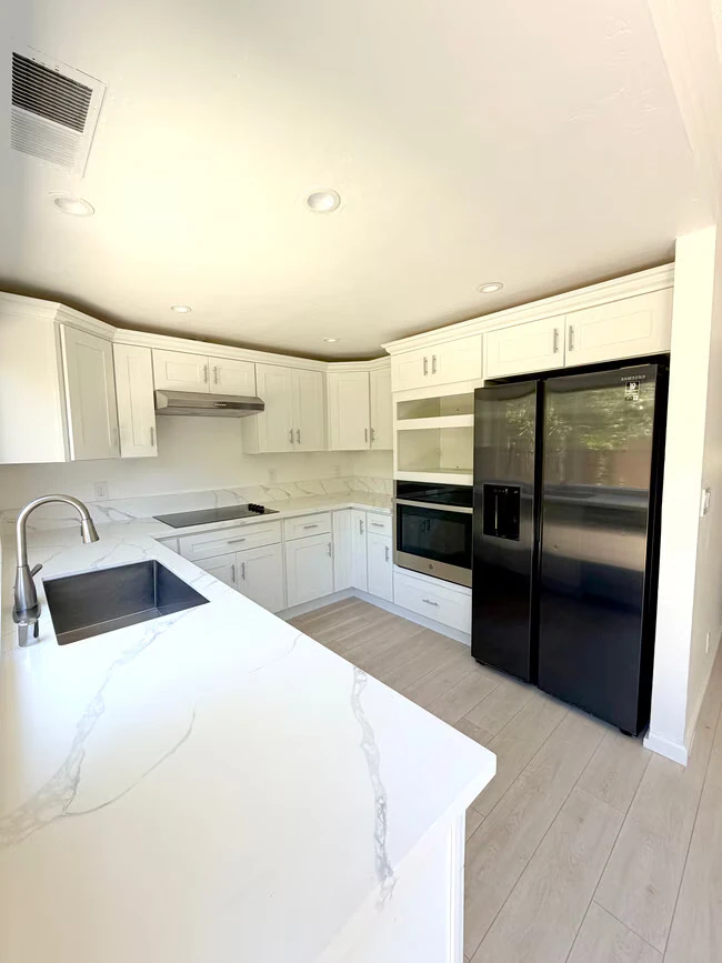 716 Nina Ln Foster City, CA 94404 photo 3