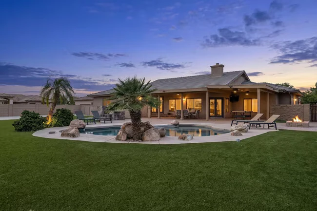 9033 W Patrick Ln Peoria, AZ 85383 photo 2