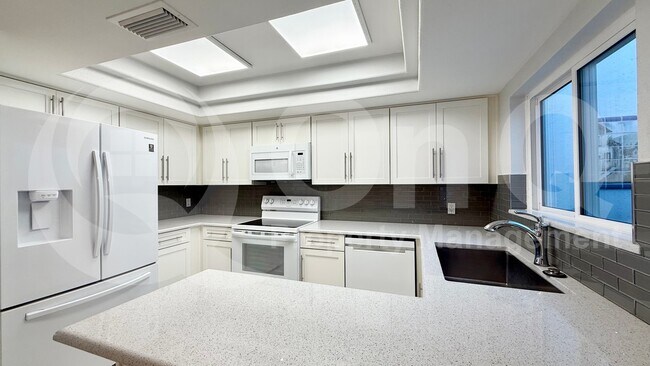 1916 E Medlock Dr Phoenix, AZ 85016 photo 4