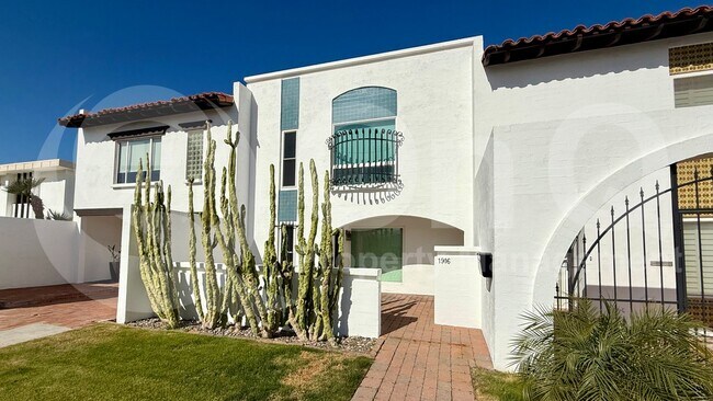 1916 E Medlock Dr Phoenix, AZ 85016 photo 2