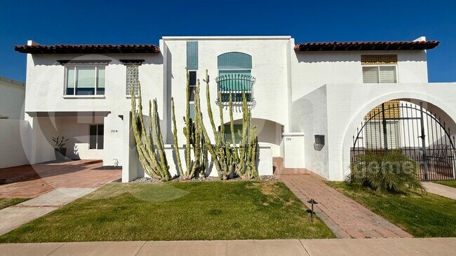 1916 E Medlock Dr Phoenix, AZ 85016