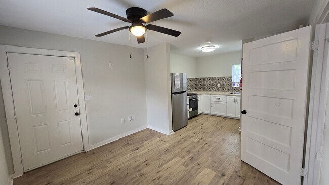 212 Placid Dr San Antonio, TX 78228 photo 3