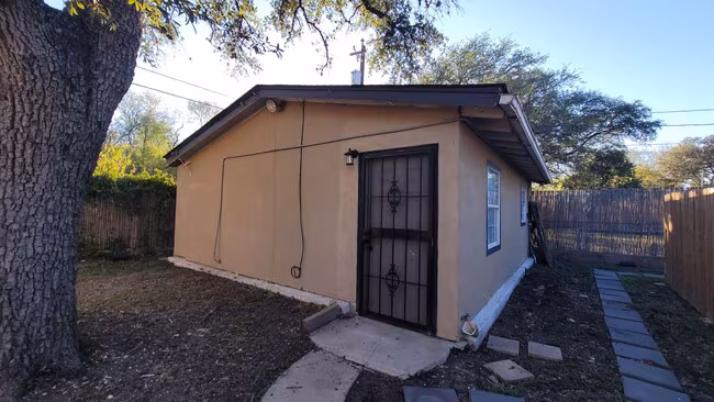 212 Placid Dr San Antonio, TX 78228 photo 2