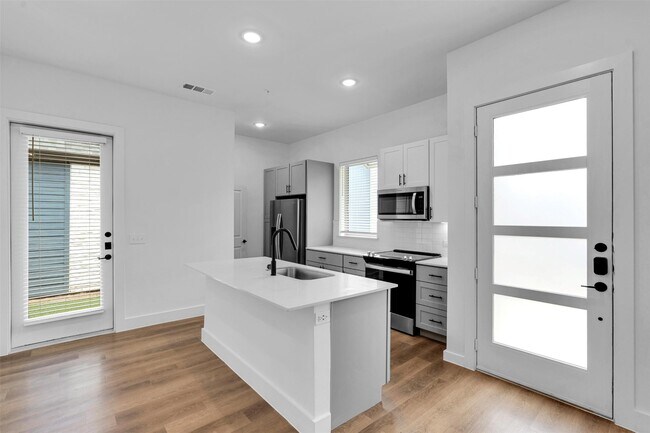 1648 Spaniel Ave Garland, TX 75089 photo 3