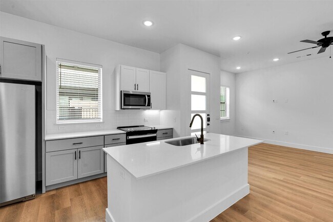 1648 Spaniel Ave Garland, TX 75089 photo 4