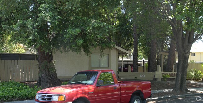 Tamarac Apartments photo 3