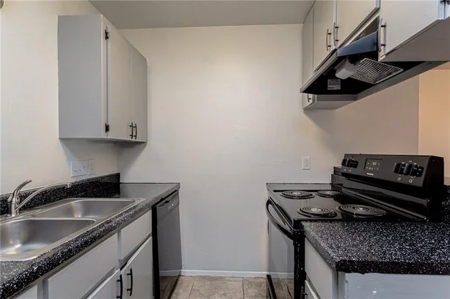 8625 Fireside Dr Austin, TX 78757 photo 5