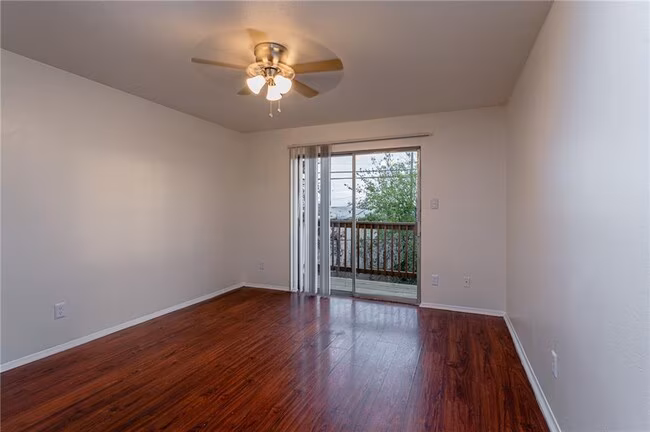 8625 Fireside Dr Austin, TX 78757 photo 3