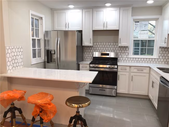 3213 Hampton Rd Austin, TX 78705 photo 2
