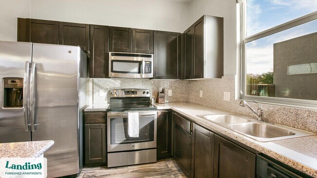 650 E Sycamore St Denton, TX 76205 photo 4