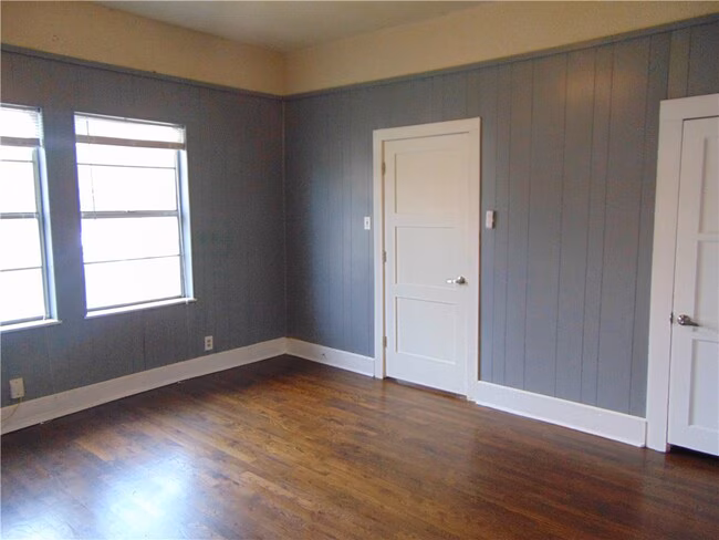 2317 E 2nd St Austin, TX 78702 photo 3