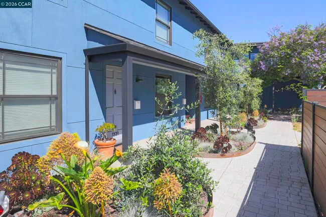 1325 Hopkins St Berkeley, CA 94702 photo 3