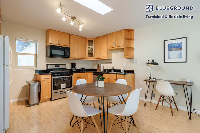 568 Channing Ave Palo Alto, CA 94301 photo 3
