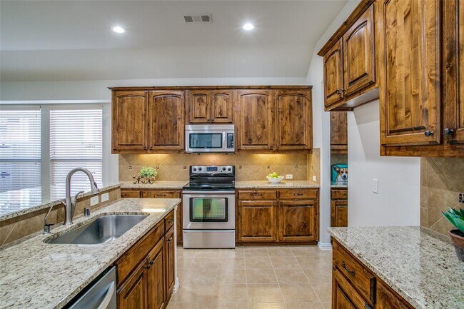 901 Lake Hollow Dr Little Elm, TX 75068 photo 4