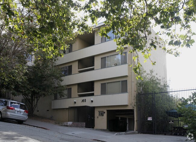 140 Montecito Apartments photo 2