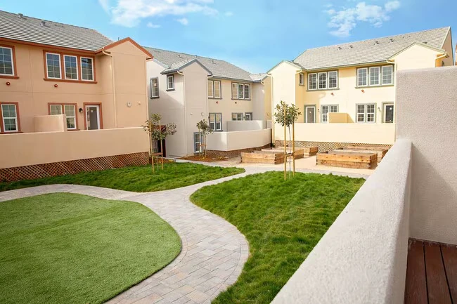 80 Blackbird Cir Watsonville, CA 95076 photo 2