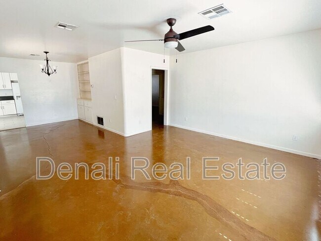 344 E Virginia Cir photo 2