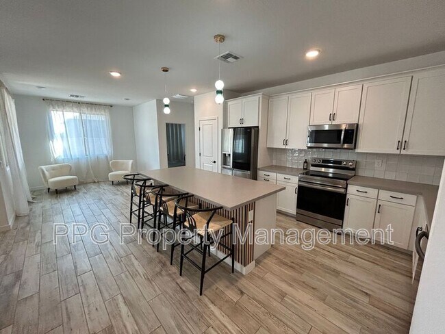18467 W Country Club Terr photo 4