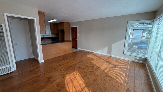16195-16199 Viaduct Andeta, San Lorenzo, CA 94580 photo 3