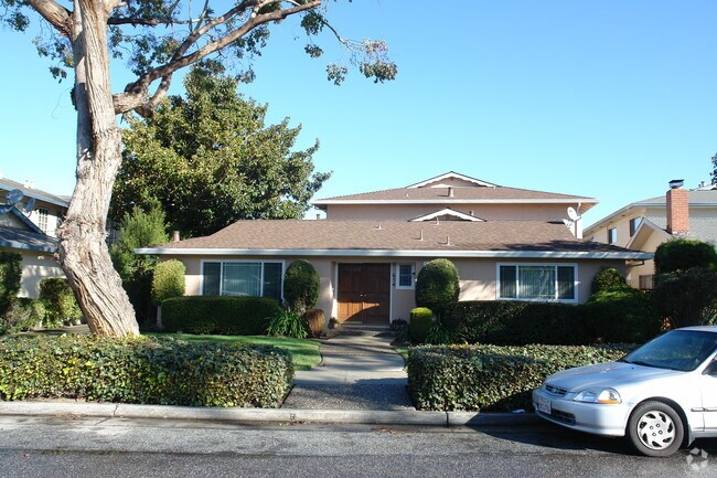 662 Rebecca Way photo 2