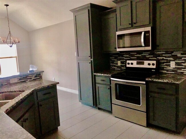 107 Frank Street, Greenville, TX 75402 photo 2