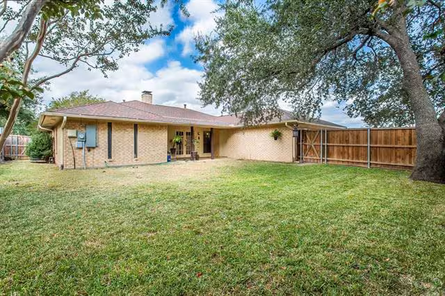 1910 Glen Hill Dr Carrollton, TX 75007 photo 2