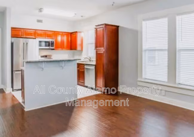 218 Army Blvd San Antonio, TX 78215 photo 5