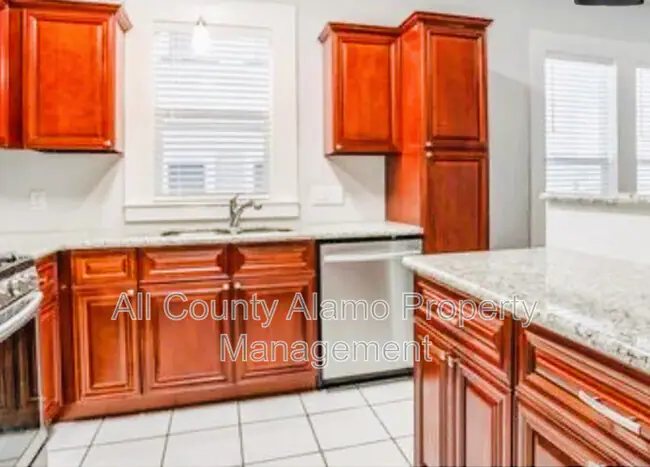 218 Army Blvd San Antonio, TX 78215 photo 3