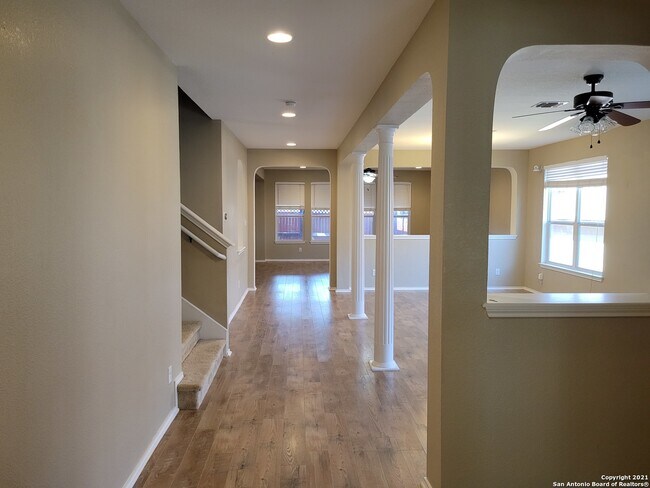 10919 Fox Crest San Antonio, TX 78233 photo 2